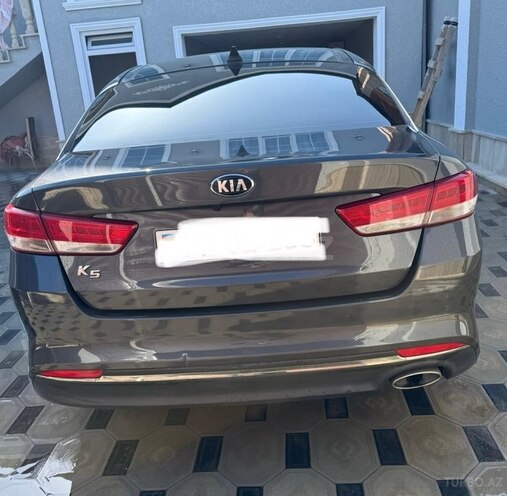 Kia K5-4