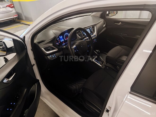 Hyundai Accent-13