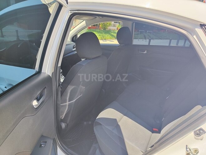 Hyundai Accent-9
