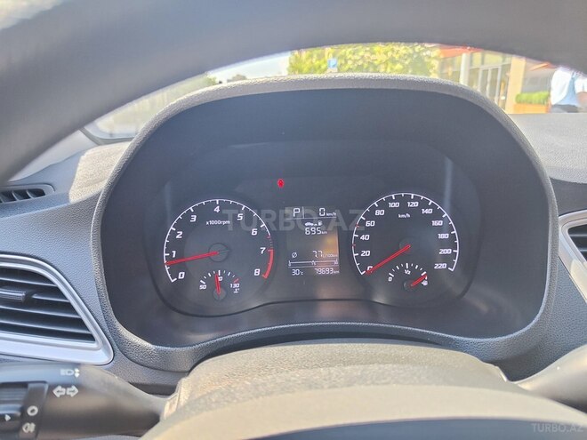 Hyundai Accent-7