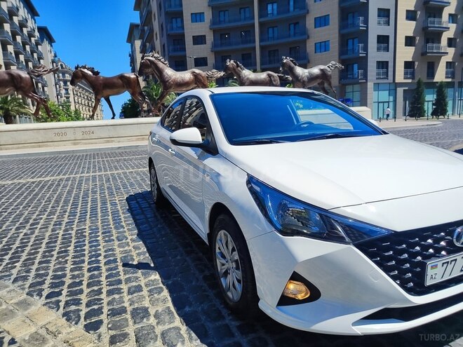 Hyundai Accent-14