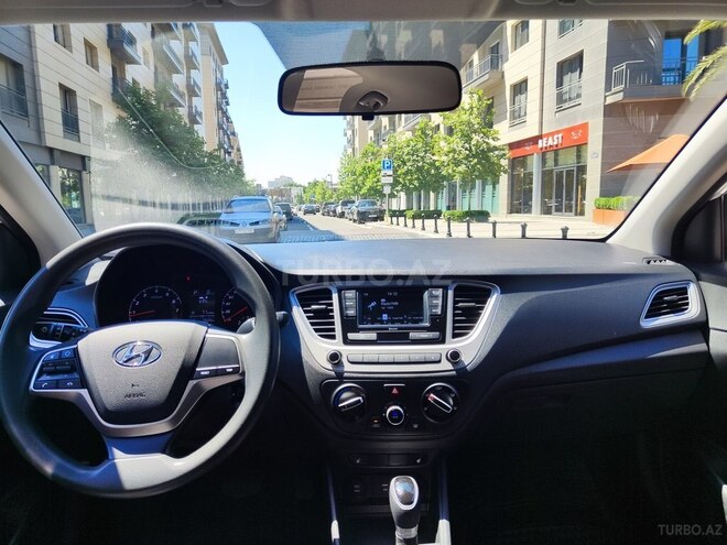 Hyundai Accent-2