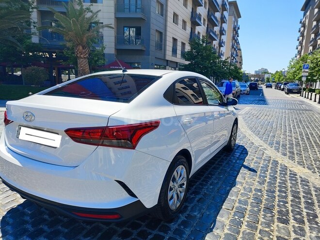 Hyundai Accent-5
