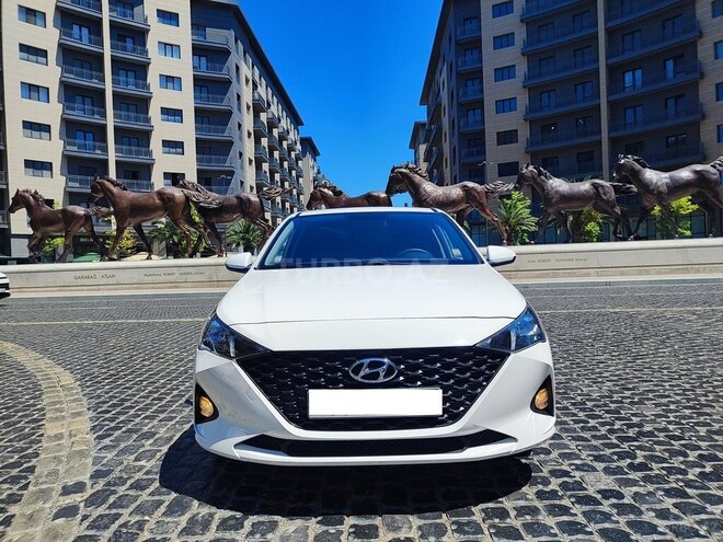 Hyundai Accent-1