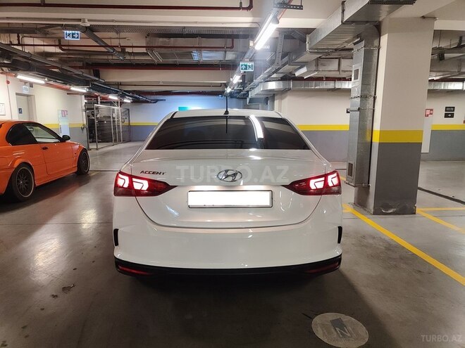 Hyundai Accent-15
