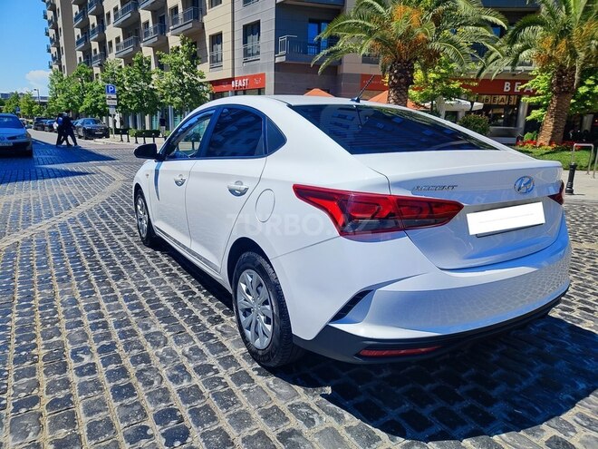 Hyundai Accent-4