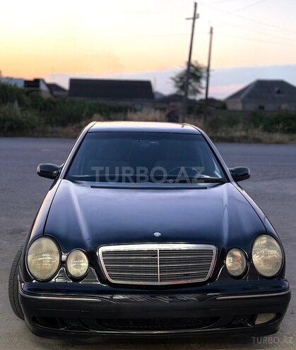 Mercedes E 200-2