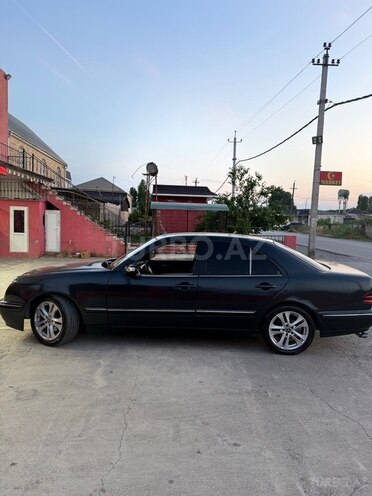 Mercedes E 200-4