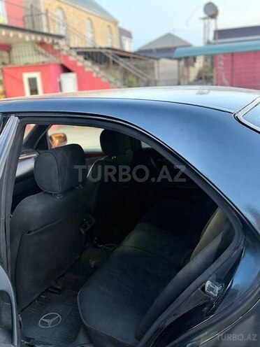 Mercedes E 200-10