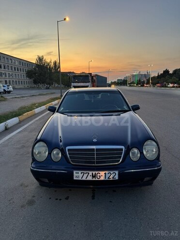 Mercedes E 240-1