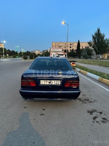 Mercedes E 240-2