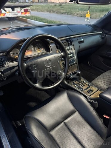 Mercedes E 240-3