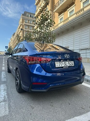 Hyundai Accent-11