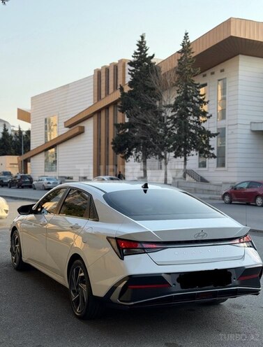 Hyundai Elantra-2