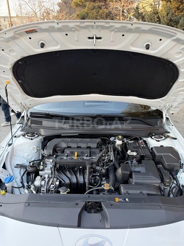 Hyundai Elantra-12