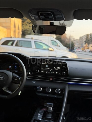 Hyundai Elantra-11
