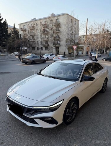 Hyundai Elantra-1
