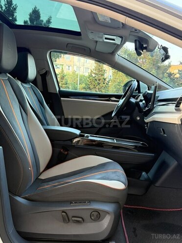 Volkswagen ID.6 Crozz-13