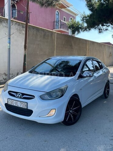 Hyundai Accent-2