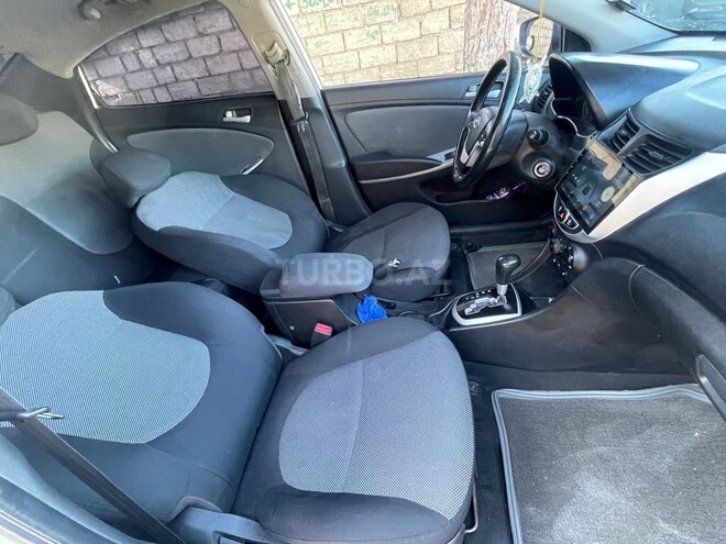 Hyundai Accent-4