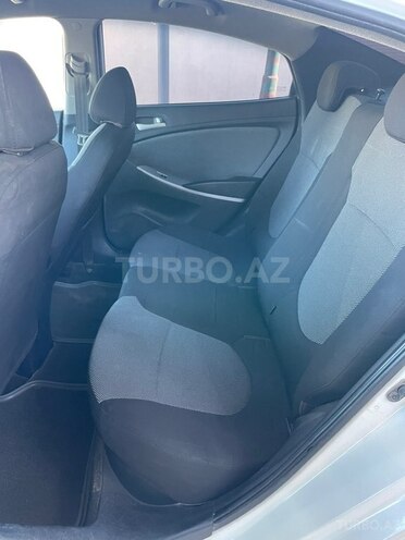 Hyundai Accent-5
