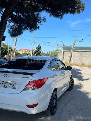 Hyundai Accent-7