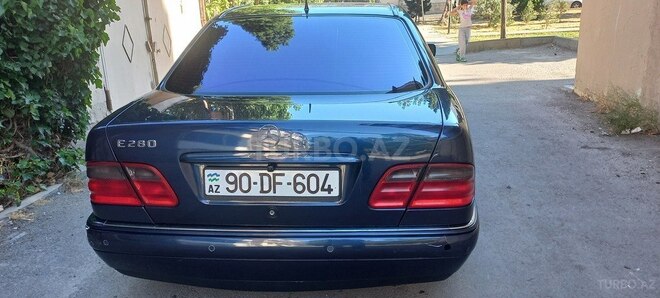 Mercedes E 280-10