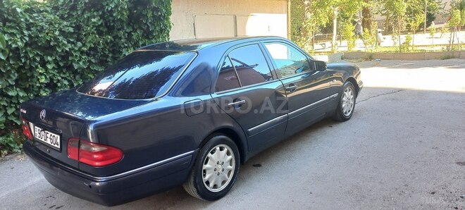 Mercedes E 280-3