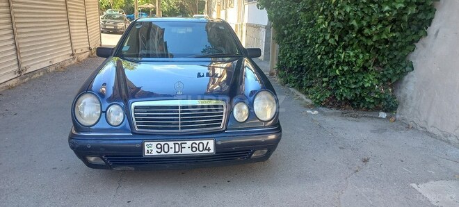 Mercedes E 280-1