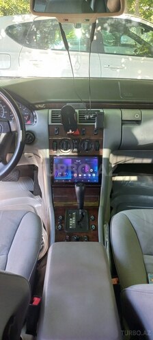 Mercedes E 280-9