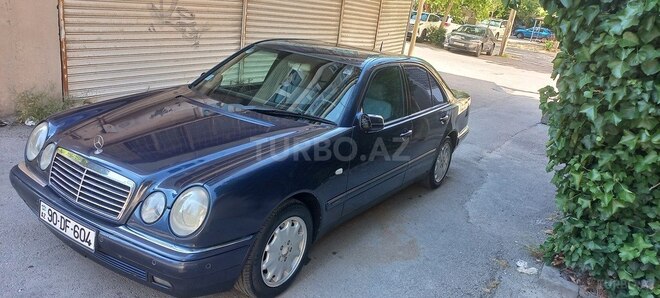 Mercedes E 280-11