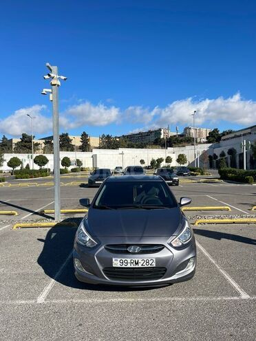 Hyundai Accent-1