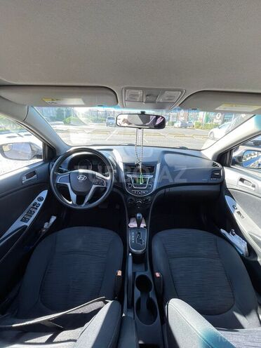 Hyundai Accent-4
