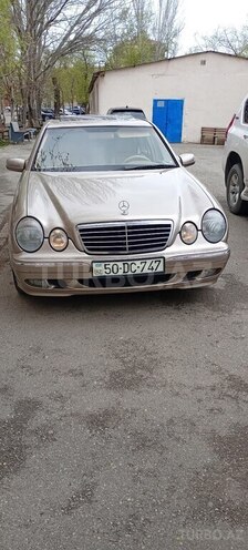 Mercedes E 240-1