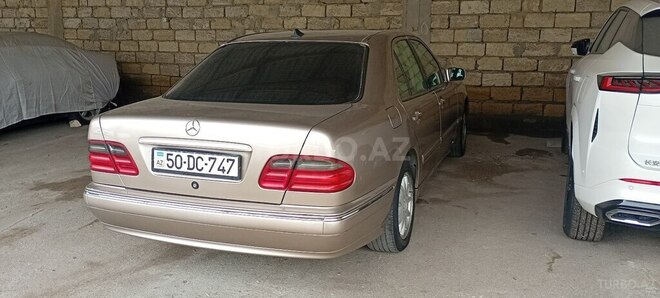 Mercedes E 240-2