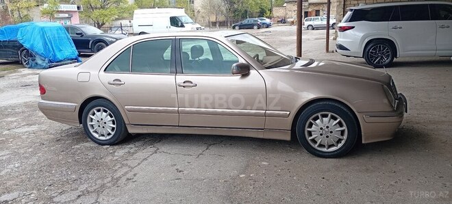 Mercedes E 240-3
