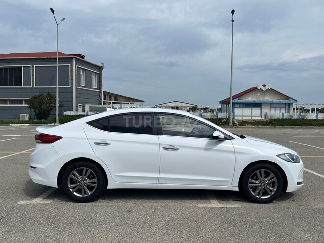 Hyundai Avante-3