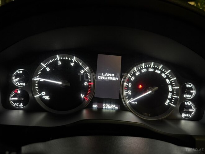 Toyota Land Cruiser-6