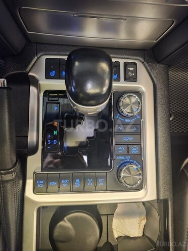 Toyota Land Cruiser-8