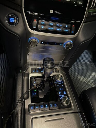 Toyota Land Cruiser-5