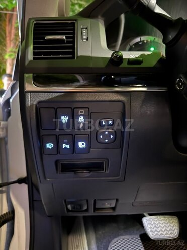 Toyota Land Cruiser-7