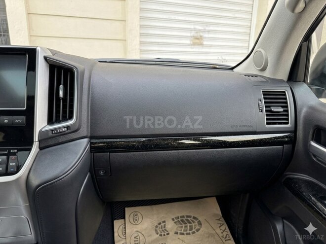 Toyota Land Cruiser-10