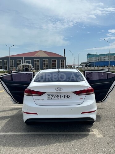 Hyundai Avante-9