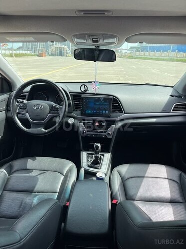 Hyundai Avante-11