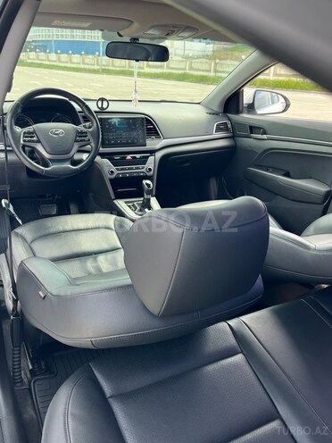 Hyundai Avante-13