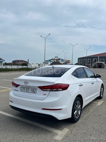 Hyundai Avante-8