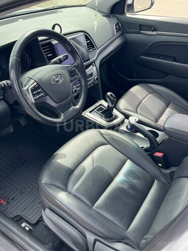 Hyundai Avante-12