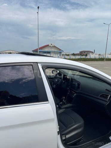 Hyundai Avante-10