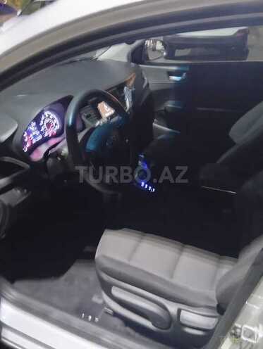 Hyundai Accent-5