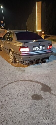 BMW 318-2
